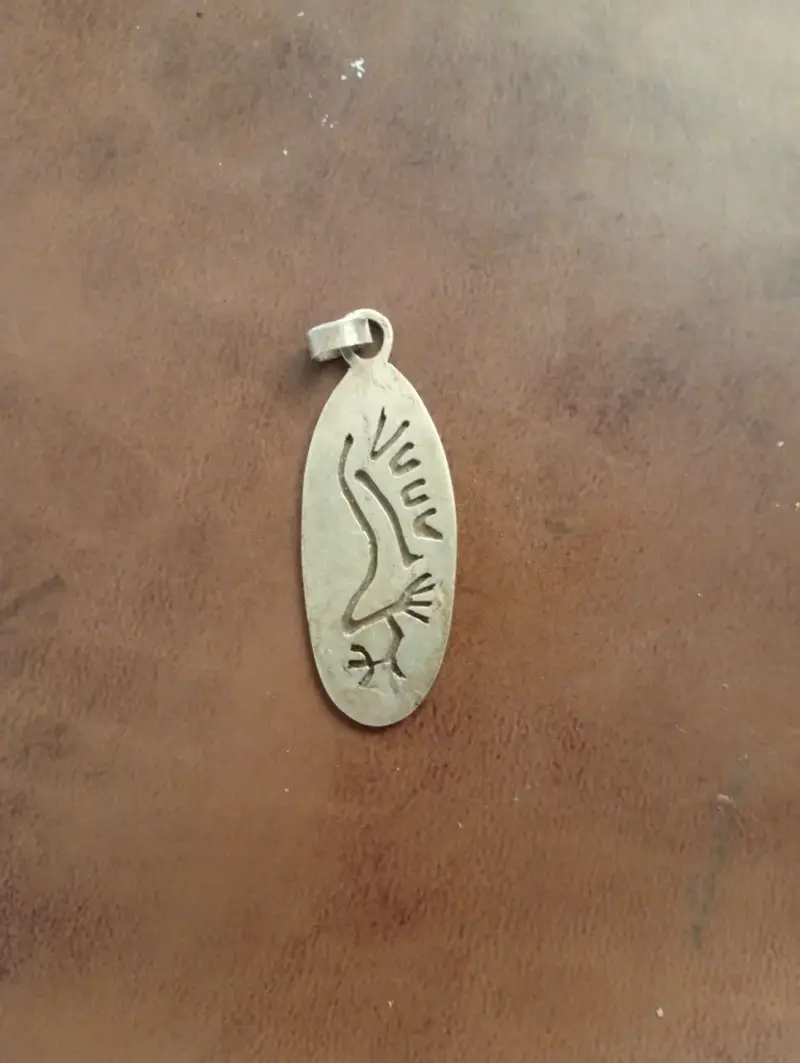 Colgante de plata con diseño de águila