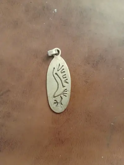 Colgante de plata con diseño de águila - miniatura 1