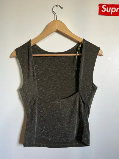 polera verde oscuro con brillos - miniatura 2