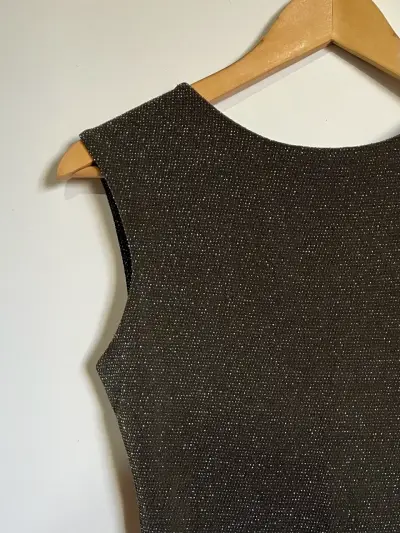 polera verde oscuro con brillos - miniatura 3