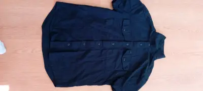 Camisa negra de manga corta para hombre - miniatura 1