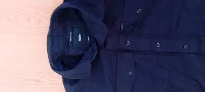 Camisa negra de manga corta para hombre - miniatura 2