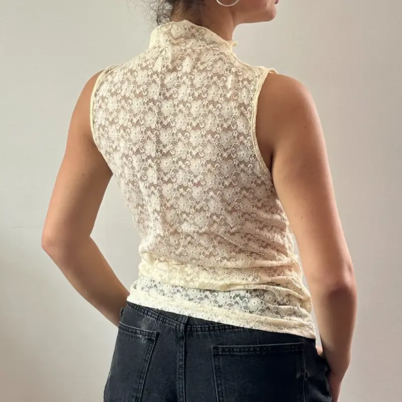 Blusa sin mangas de encaje beige - 4
