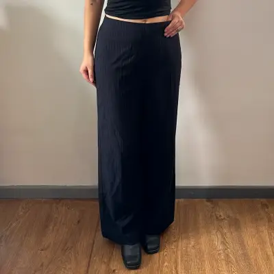 Pantalones de vestir negros para mujer - miniatura 3