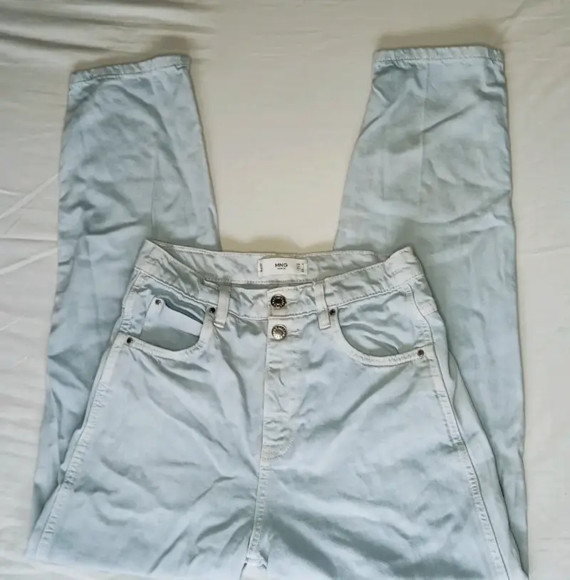 Jeans celestes para mujer