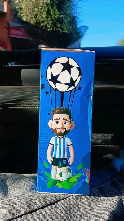 Figura de acción Lionel Messi con trofeo - miniatura 3