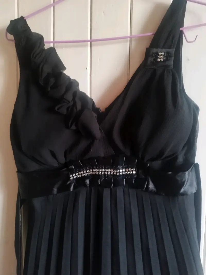 Vestido negro elegante Trussardi con detalles brillantes - 2