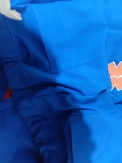 Uniforme médico azul con detalles rojos Edepra - miniatura 2