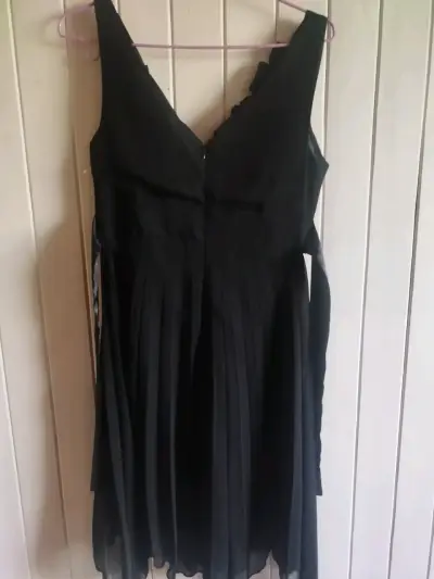 Vestido negro elegante Trussardi con detalles brillantes - miniatura 4