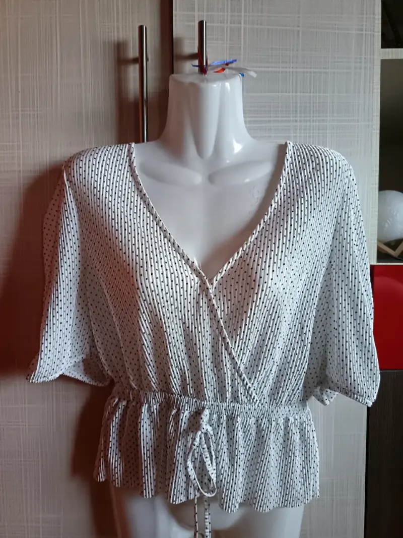 Blusa blanca con estampado - 1