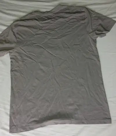 Polera Levi's gris para hombre - miniatura 3