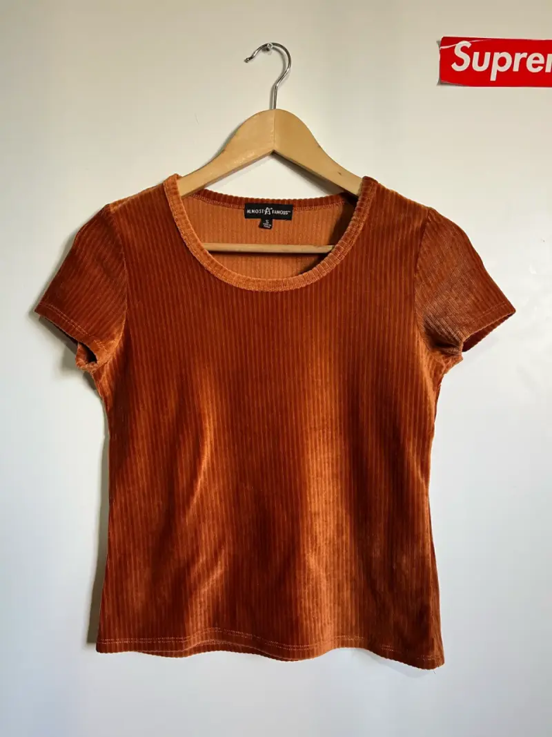 top/polera de terciopelo color terracota