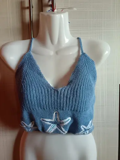 Top tejido azul con estrellas de mar - miniatura 1