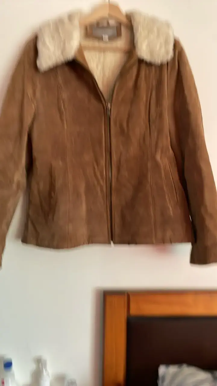 Chaqueta de gamuza marrón con forro de lana
