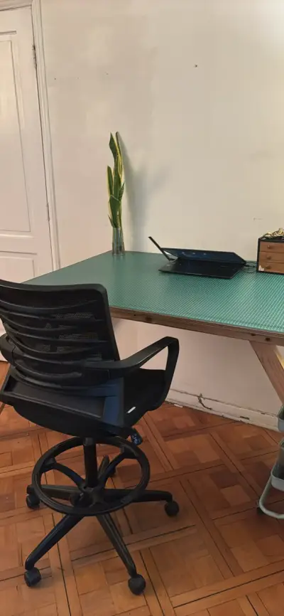 Escritorio de Madera con Silla Giratoria - miniatura 2
