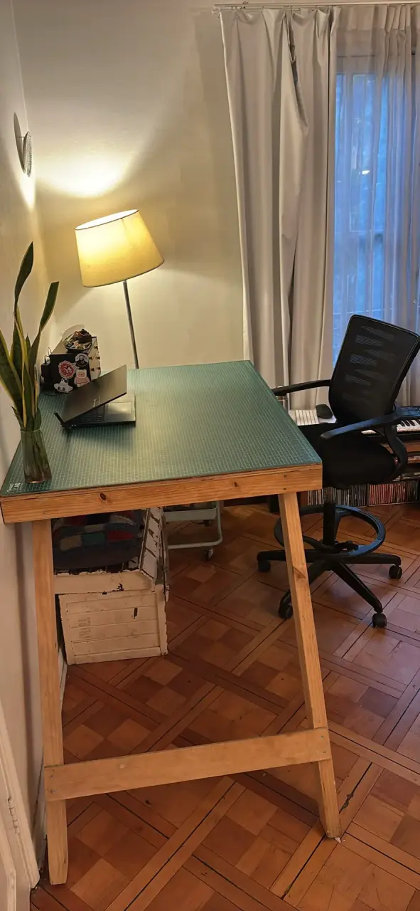 Escritorio de Madera con Silla Giratoria - 3