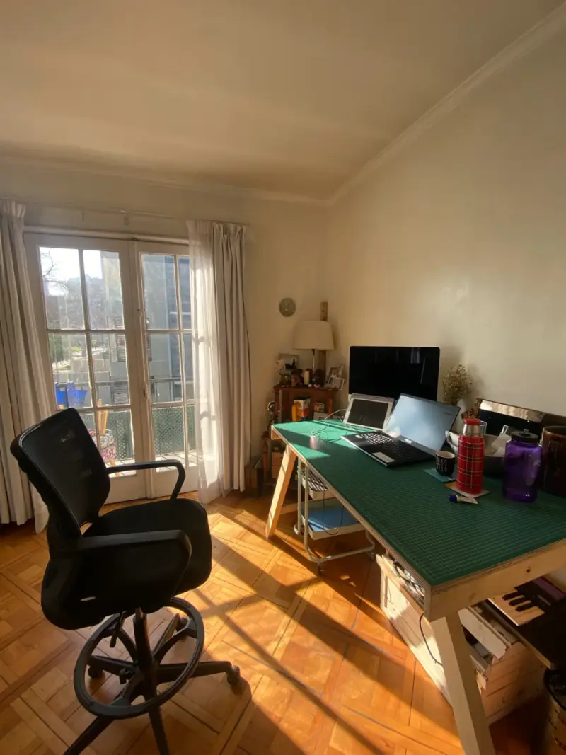 Escritorio de Madera con Silla Giratoria - 4