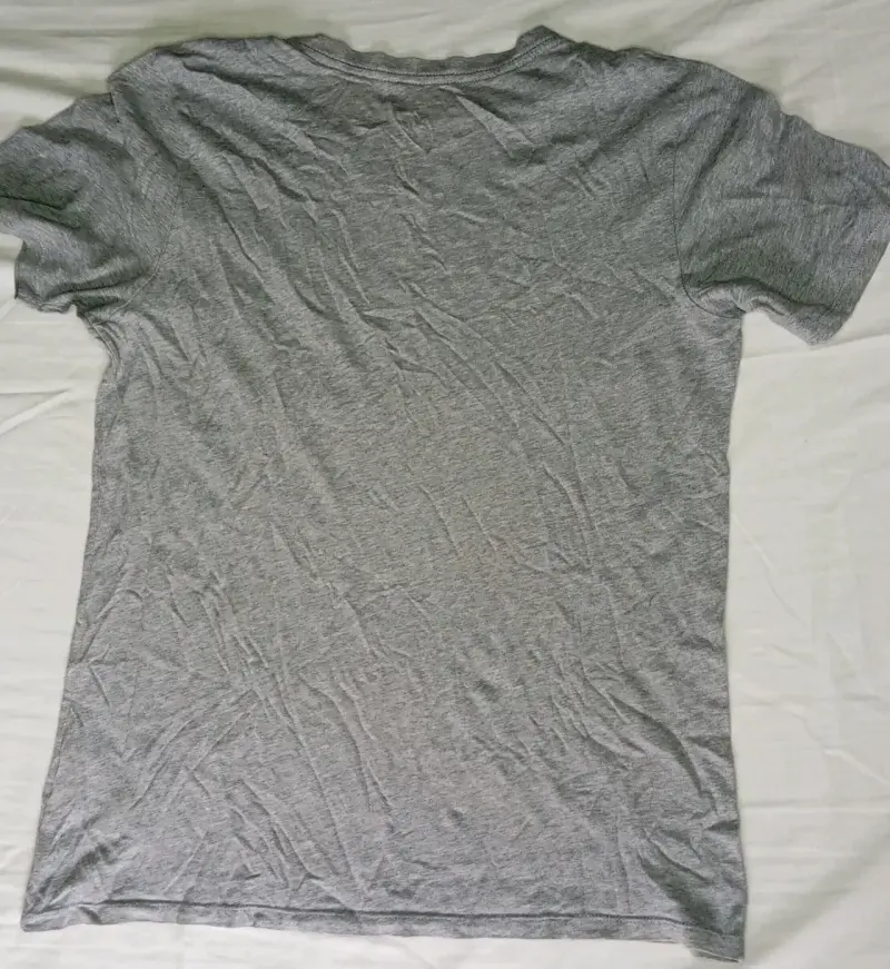 Polera Nike gris con cuello en V - 3