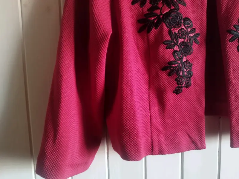 Chaqueta roja con bordado floral Danny and Nicole - 4