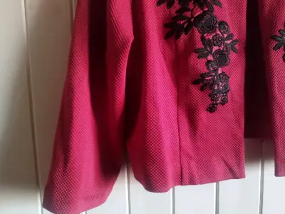 Chaqueta roja con bordado floral Danny and Nicole - miniatura 4