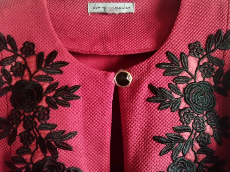 Chaqueta roja con bordado floral Danny and Nicole - 5