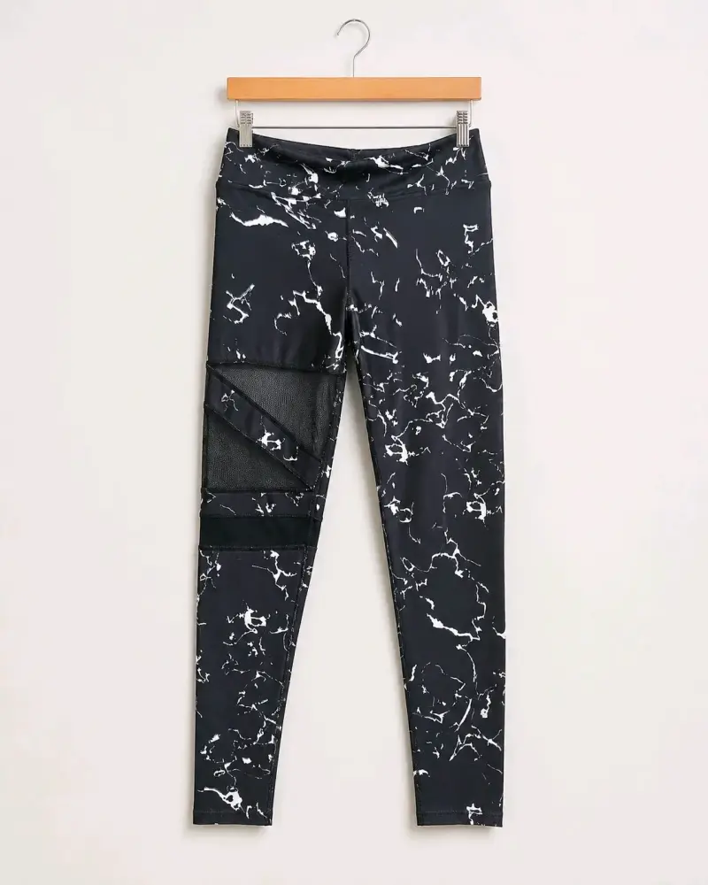 Conjunto deportivo Shein negro con diseño mármol - 3