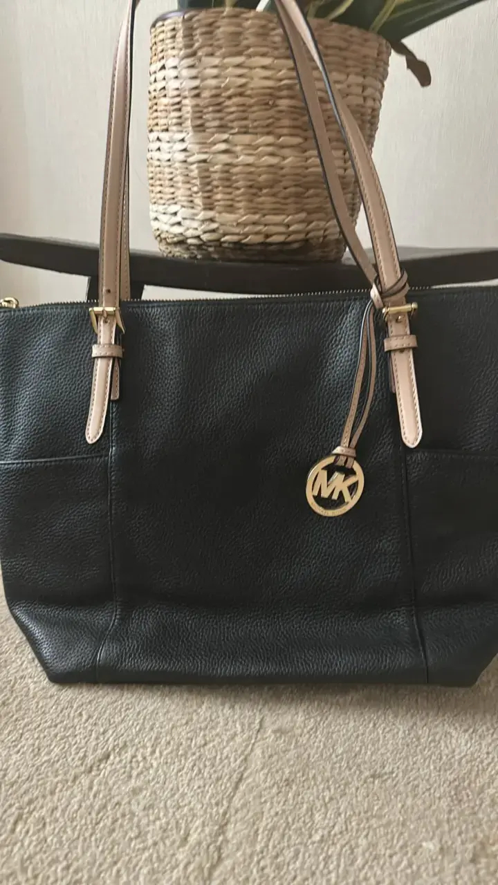 Bolso tote negro Michael Kors con detalles beige - 1