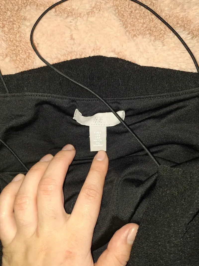 Top negro de tirantes H&M para mujer - 2