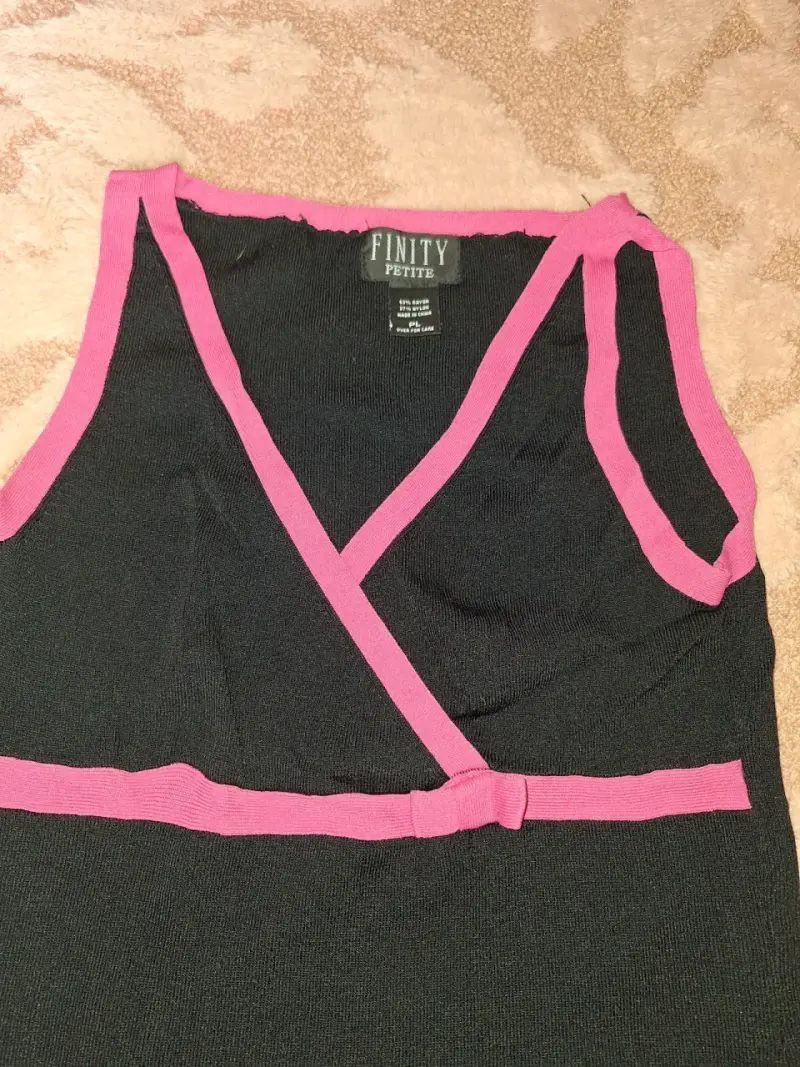 Blusa sin mangas negra con detalles rosados Finity - 2