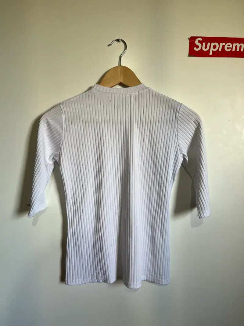 polera blanca de manga tres cuartos - 2