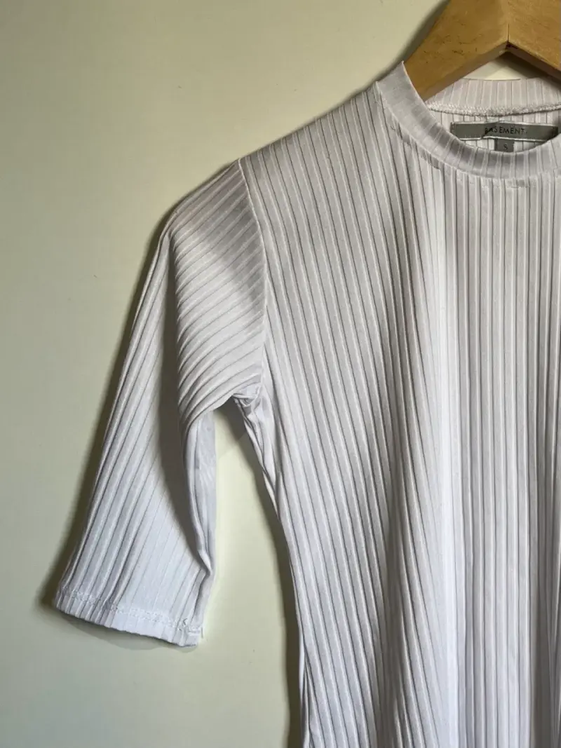 polera blanca de manga tres cuartos - 3