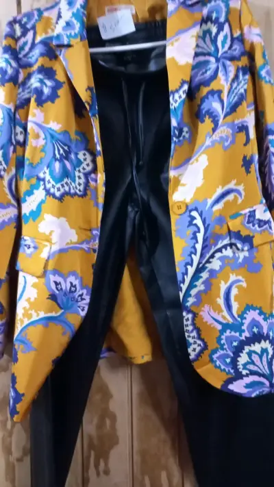 Abrigo de piel sintética negro elegante - miniatura 3