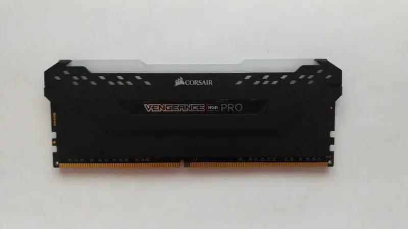 Memoria RAM Corsair Vengeance RGB Pro 8GB - 1