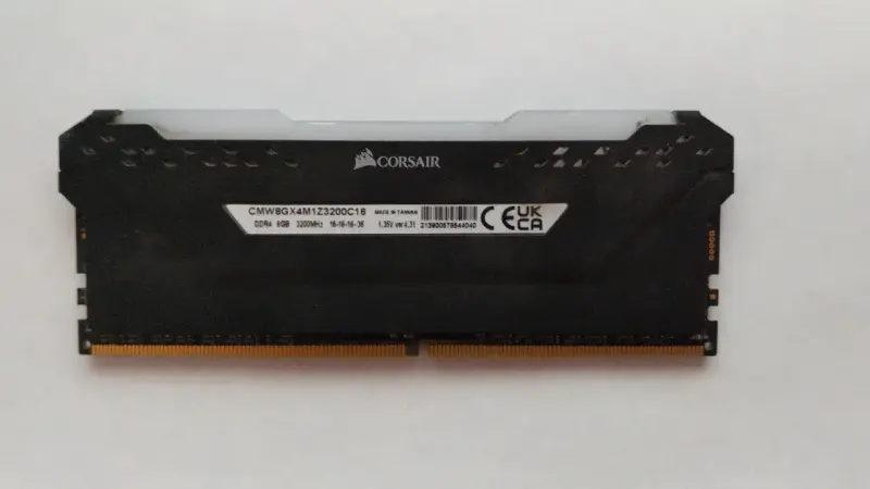 Memoria RAM Corsair Vengeance RGB Pro 8GB - 2