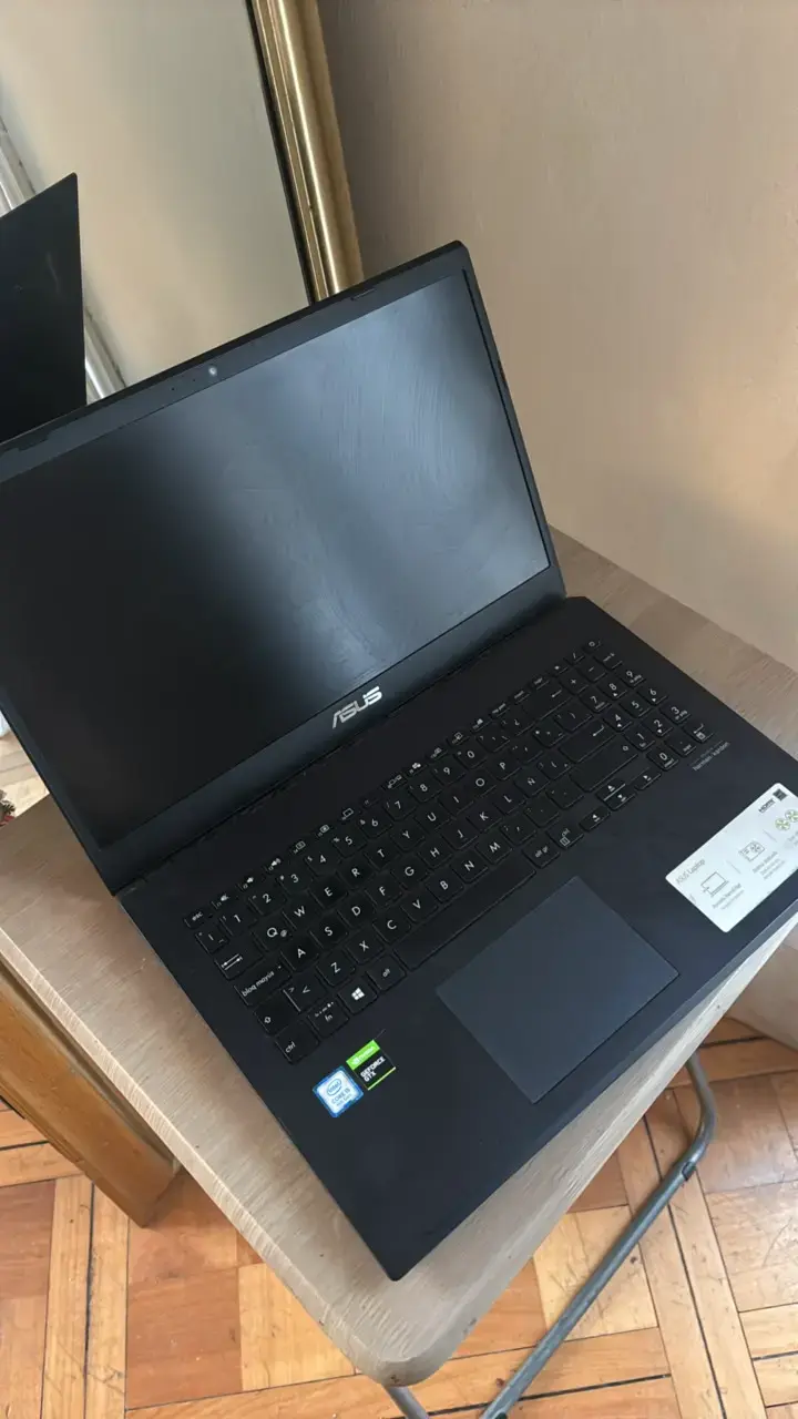 Notebook ASUS con Intel Core i5 y NVIDIA - 1