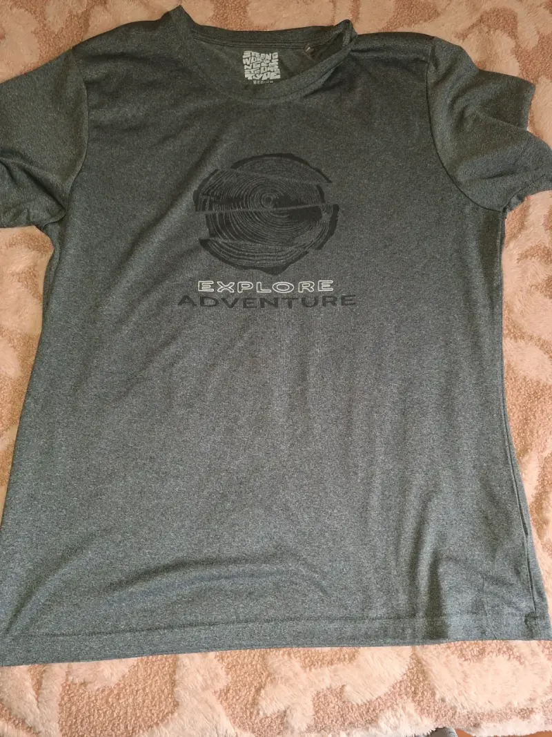 Polera gris para hombre 'Explore Adventure' - 1