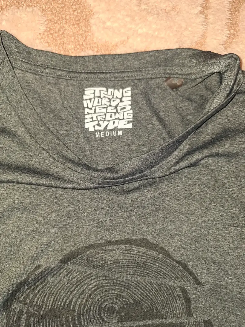 Polera gris para hombre 'Explore Adventure' - 2