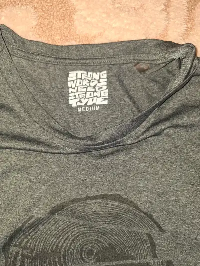 Polera gris para hombre 'Explore Adventure' - miniatura 2