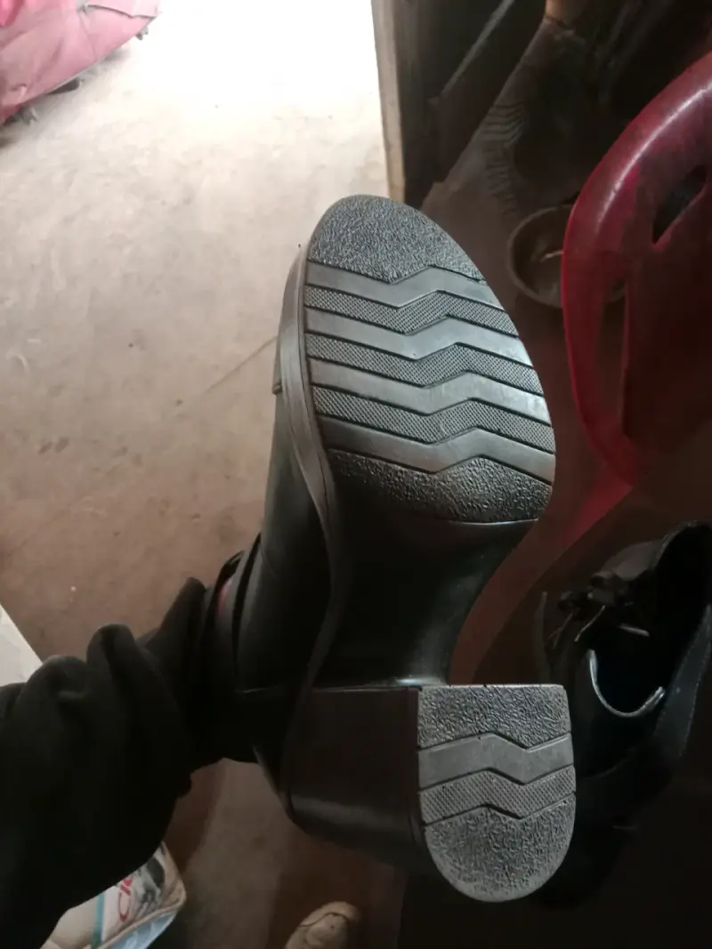 Botines de cuero negro con tacón alto - 3