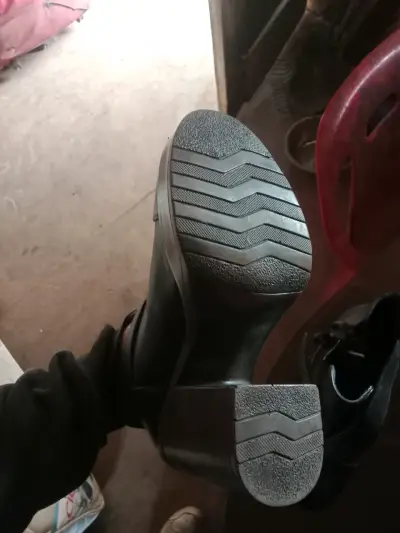 Botines de cuero negro con tacón alto - miniatura 3