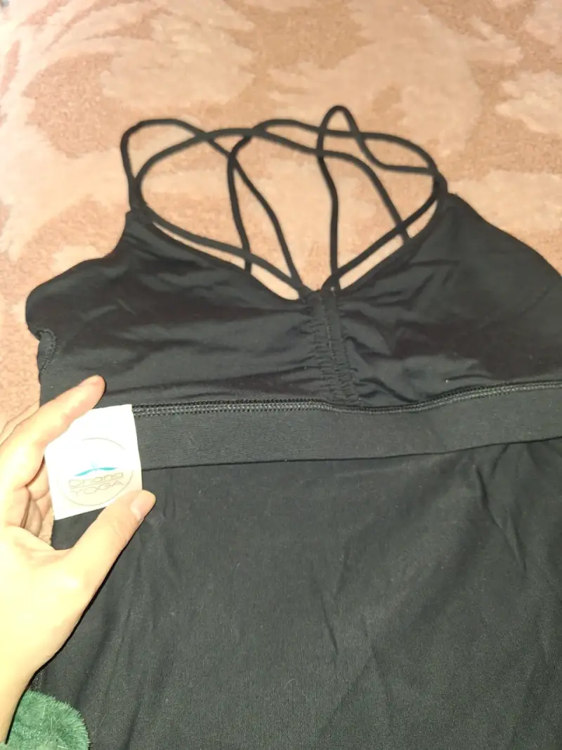 Top negro con tirantes cruzados Yoga - 3