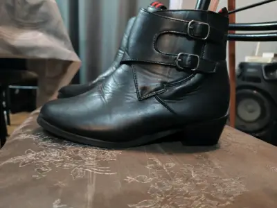 Botines de cuero negro con hebillas - miniatura 1