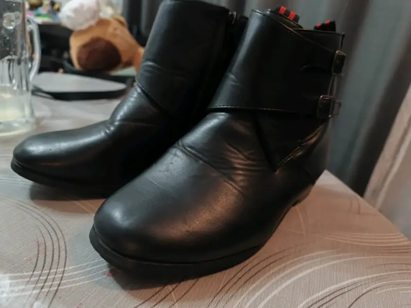 Botines de cuero negro con hebillas - 3