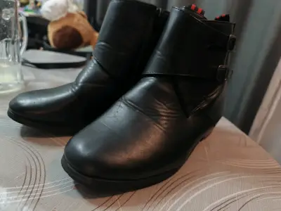 Botines de cuero negro con hebillas - miniatura 3