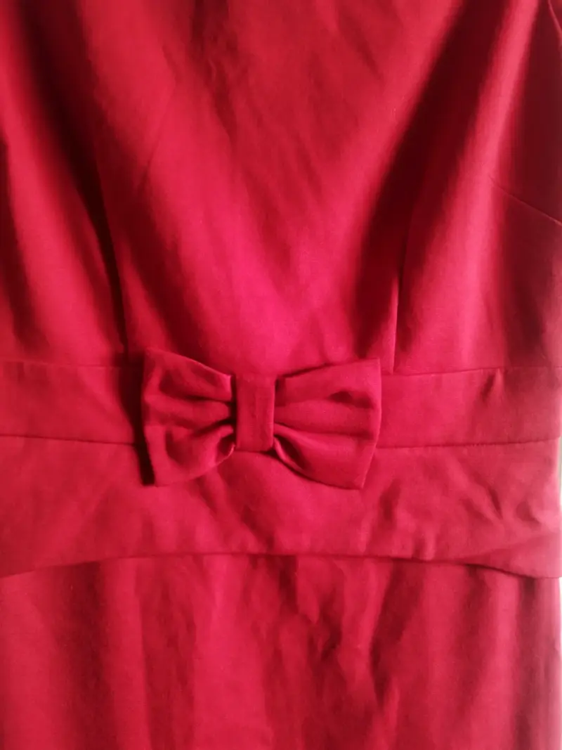Vestido rojo elegante con lazo - 2