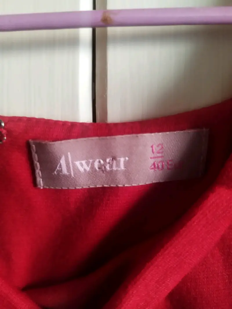 Vestido rojo elegante con lazo - 3