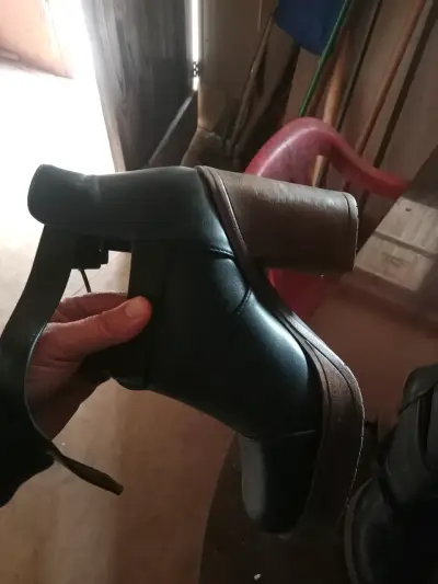 Botines de cuero negro con tacón alto - miniatura 3