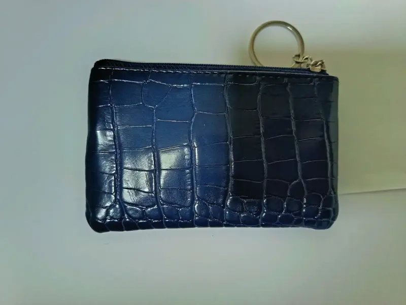 Monedero azul con diseño de cocodrilo - 2