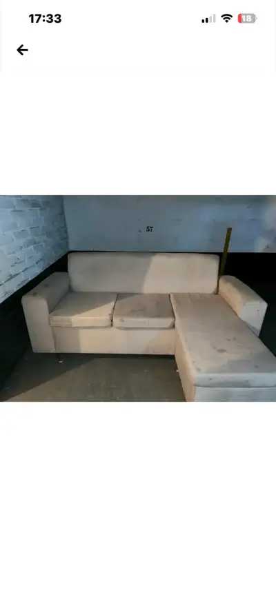 Sofá seccional beige con chaise longue - miniatura 2
