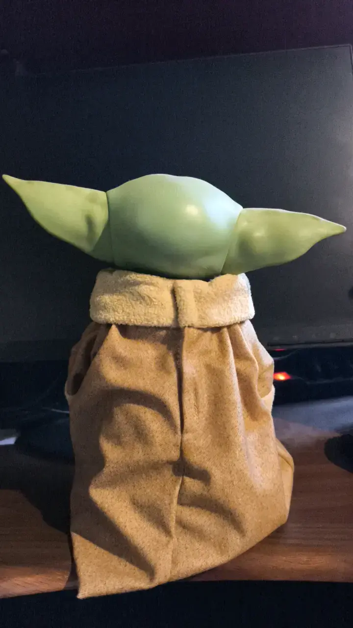 Figura de acción Baby Yoda con túnica - 4